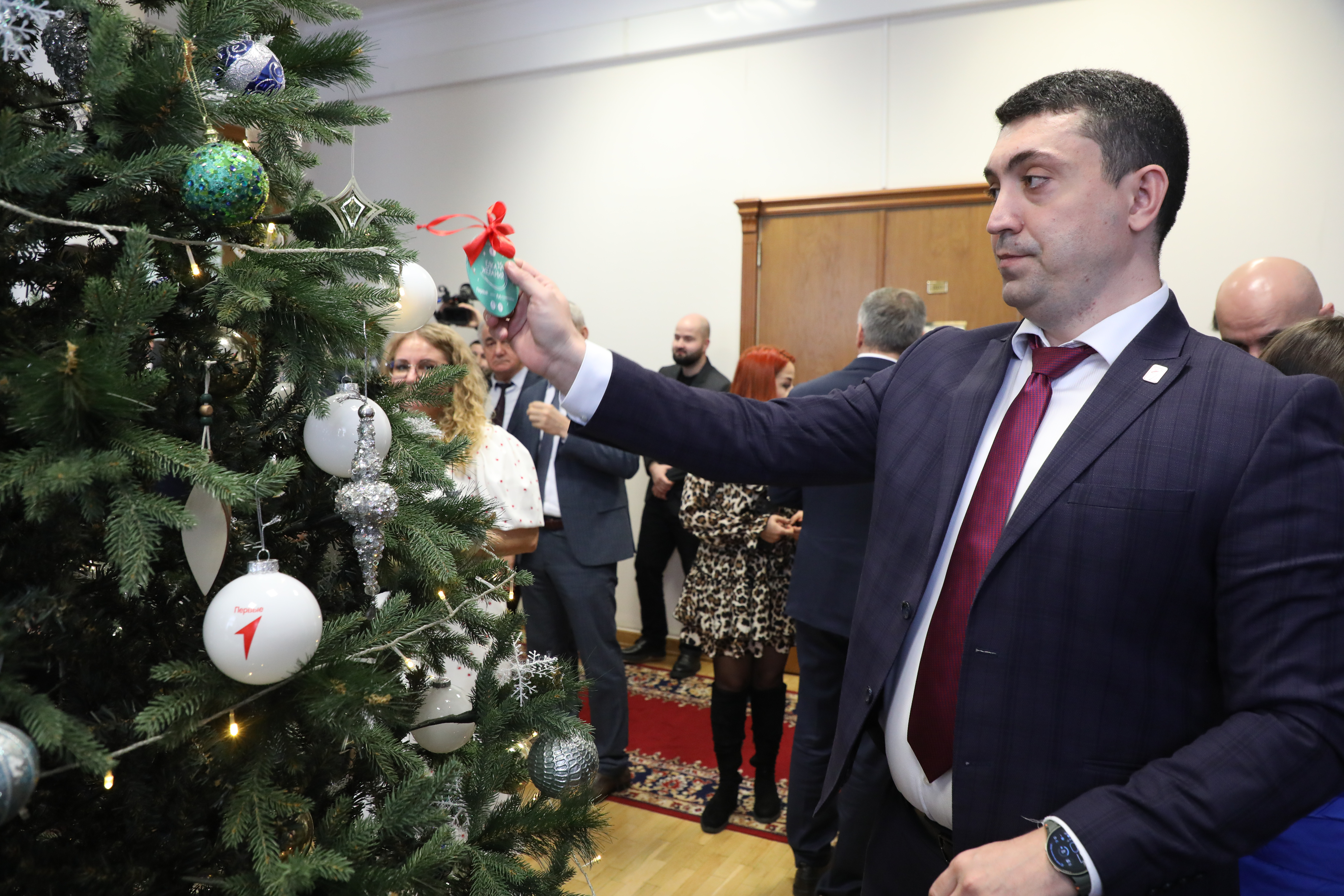 Министр по делам молодежи РД Камил Саидов присоединился к всероссийской акции «Ёлка желаний»