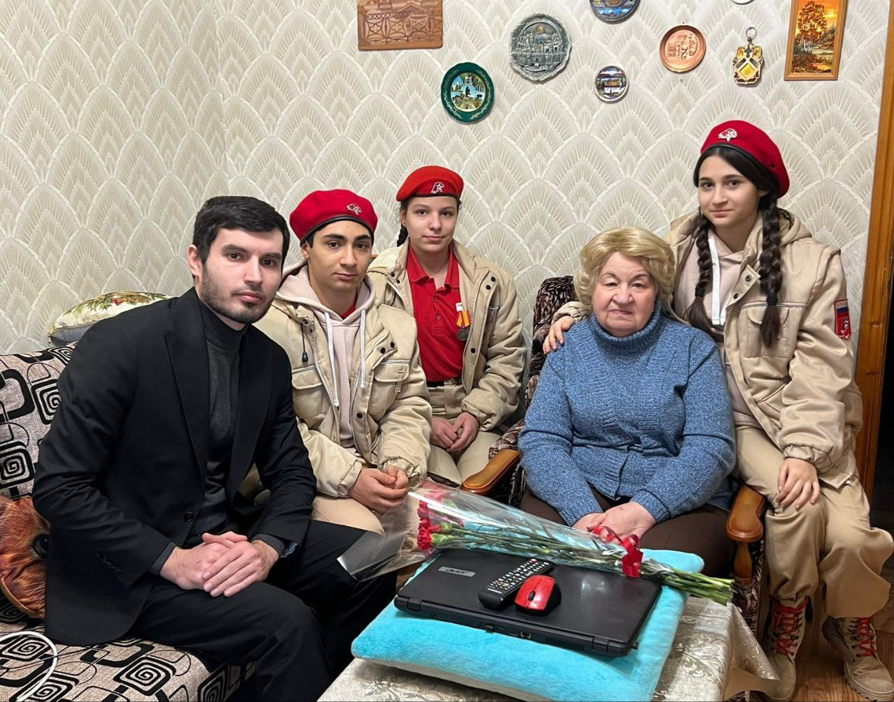 Дагестанская молодежь навестила блокадниц Ленинграда