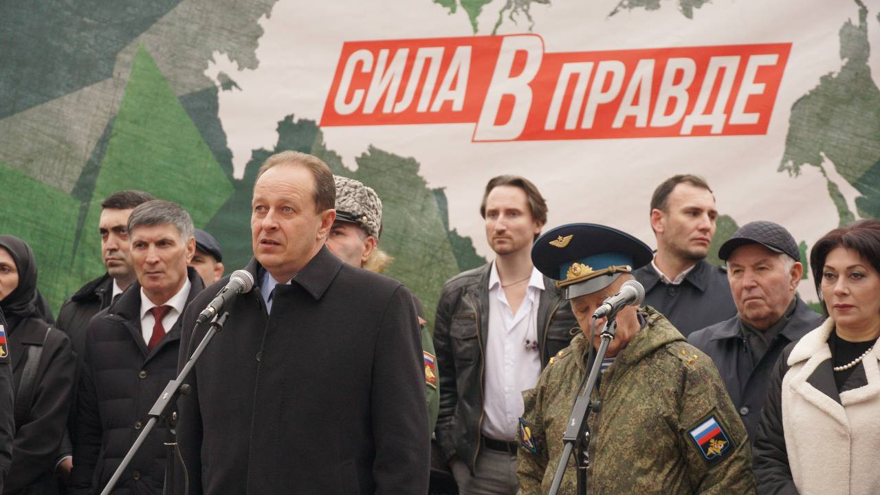 Жители Махачкалы встретили агитпоезд «Сила в правде»