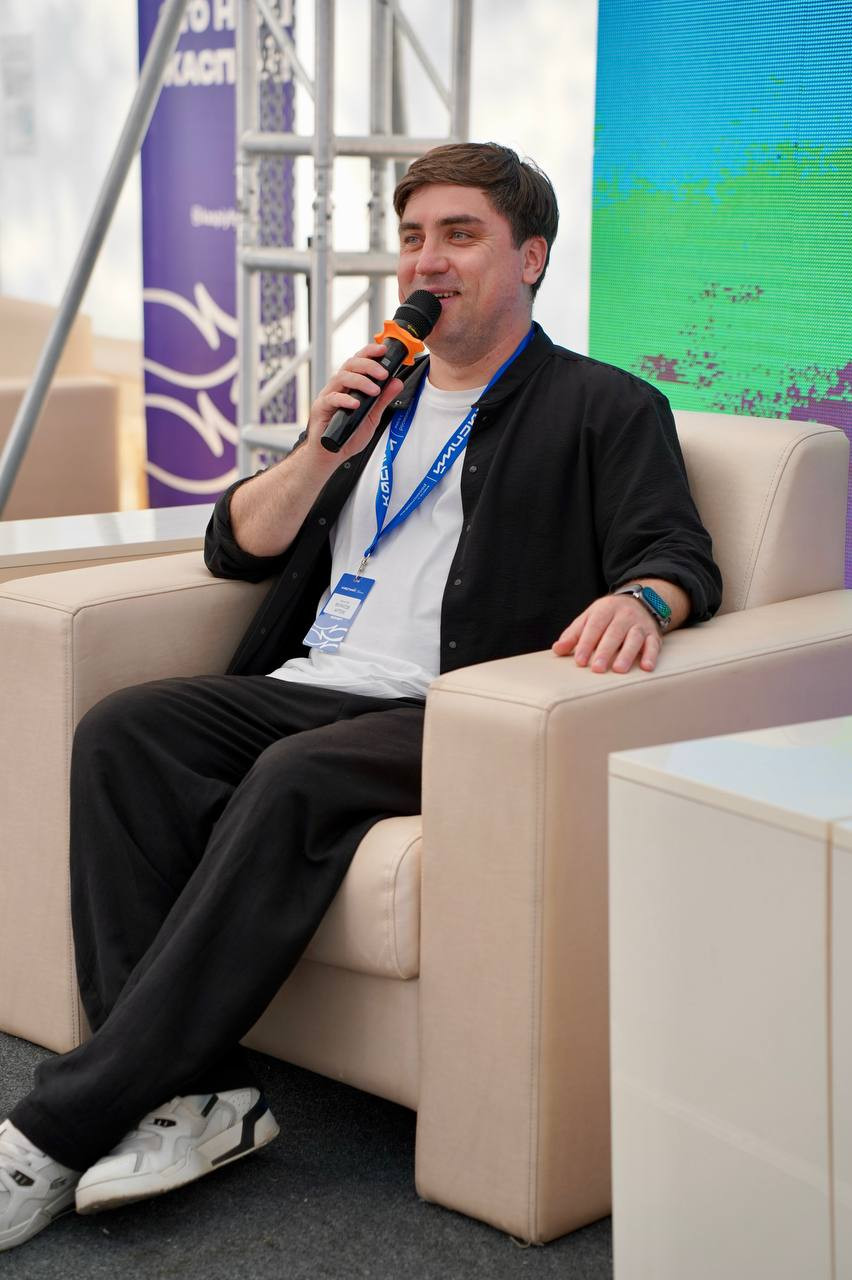 «Моя мечта уже сбылась, я тут»: участники форума «Каспий» исследовали туристические маршруты вместе с шоуменом Артёмом Муратовым