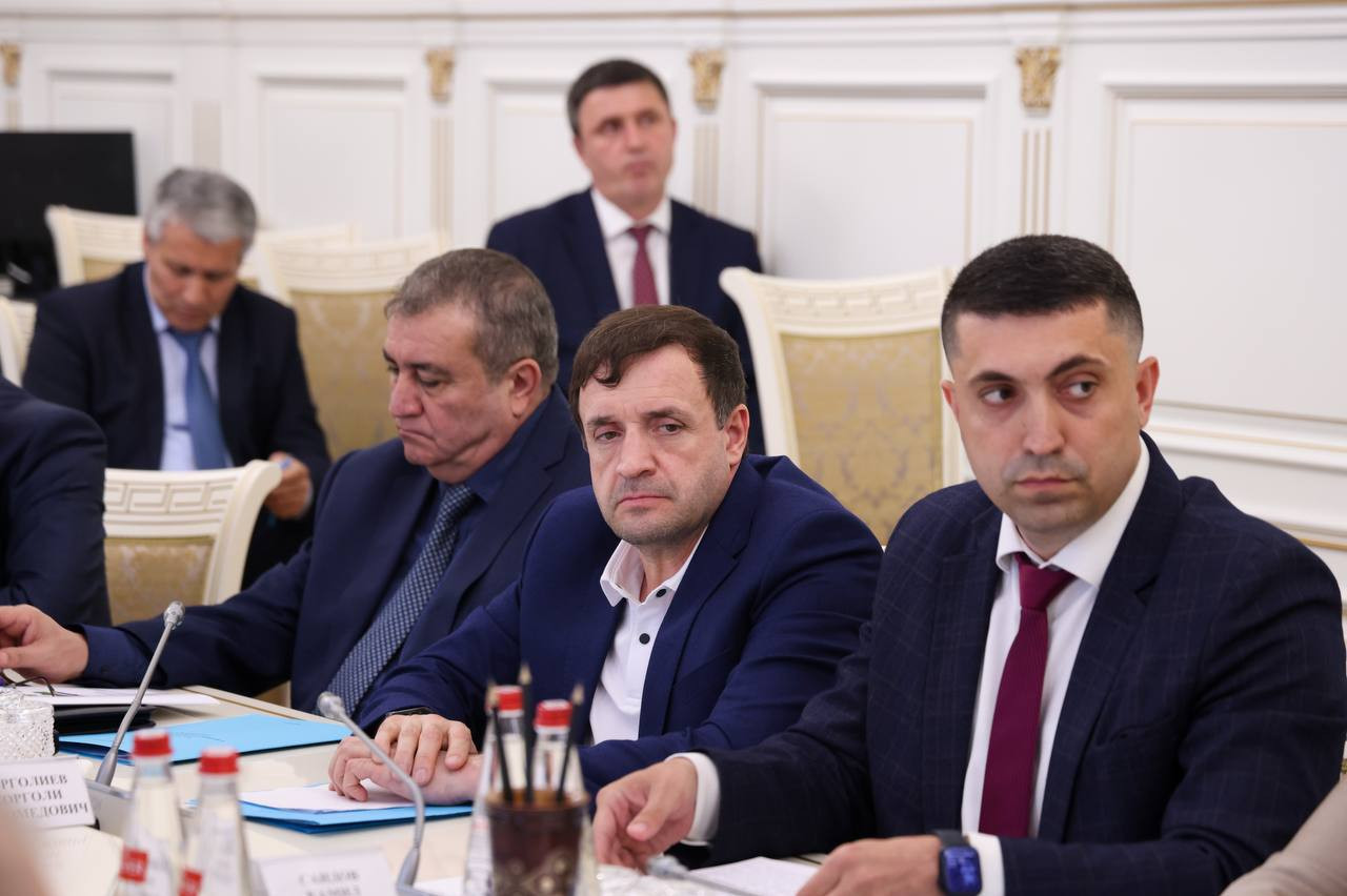 Камил Саидов выступил с докладом на заседании Антитеррористической комиссии в РД
