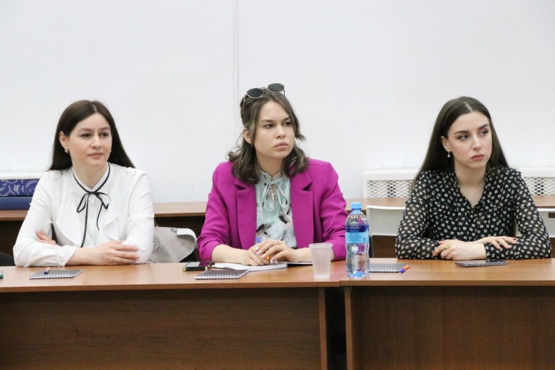В Махачкале прошел круглый стол с руководителями комитетов по делам молодежи средних и высших учебных заведений