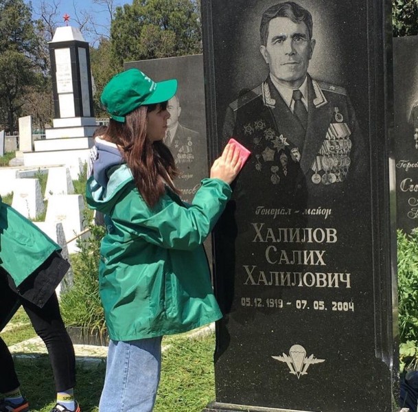 В Махачкале прошли субботники по благоустройству воинских захоронений