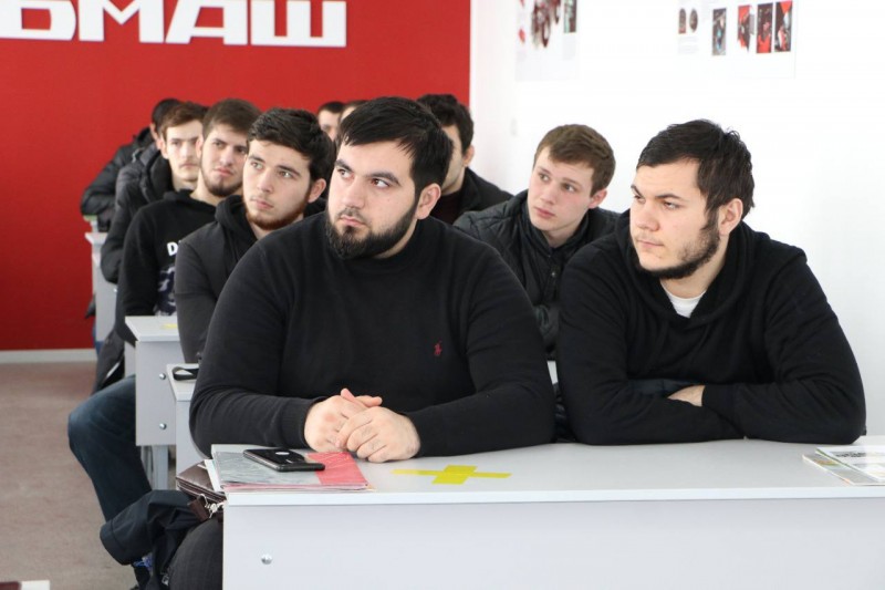 В ДагГау прошла встреча сотрудников Минмолодежи РД со студенческим активом