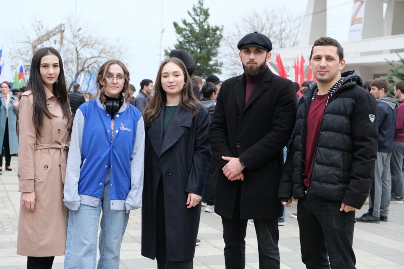 Сотрудники Мимнолодежи РД приняли участие в митинге-концерте в поддержку российской армии