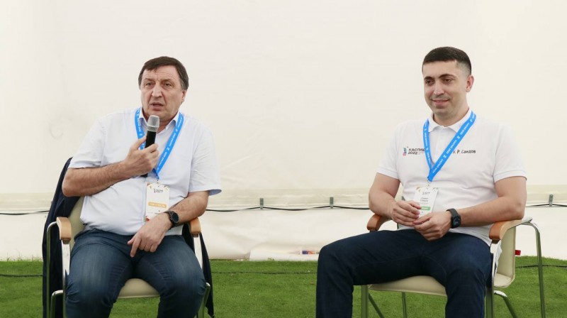 Руководитель Минмолодежи РД и ректор ДГУ рассказали о студенческом самоуправлении на форуме «Каспий»