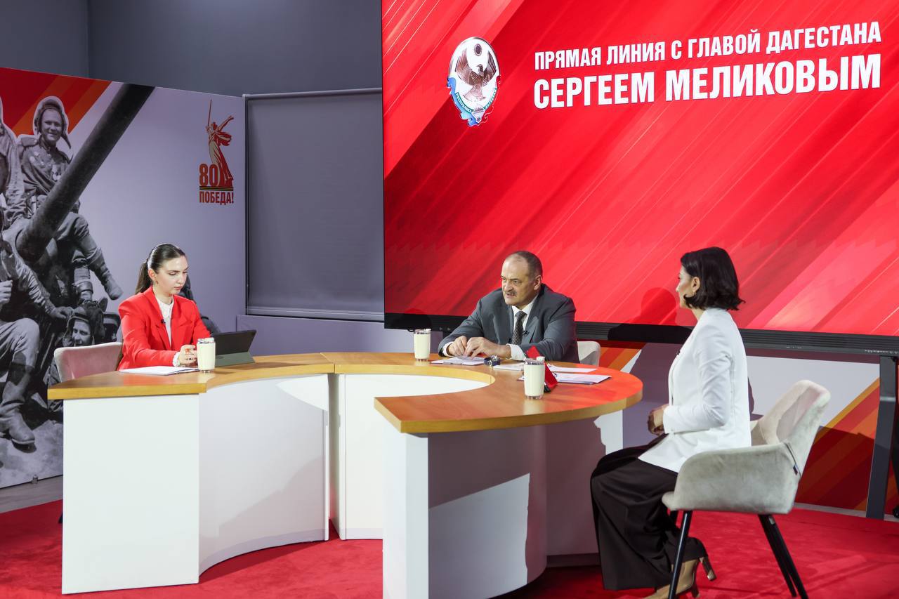 Ученица 10 класса одной из школ Махачкалы, ведующая детской программы новостей на телеканале ННТ Аминат Абдурагимова выступила с инициативой о воссоздании Тимуровских отрядов в Республике Дагестан