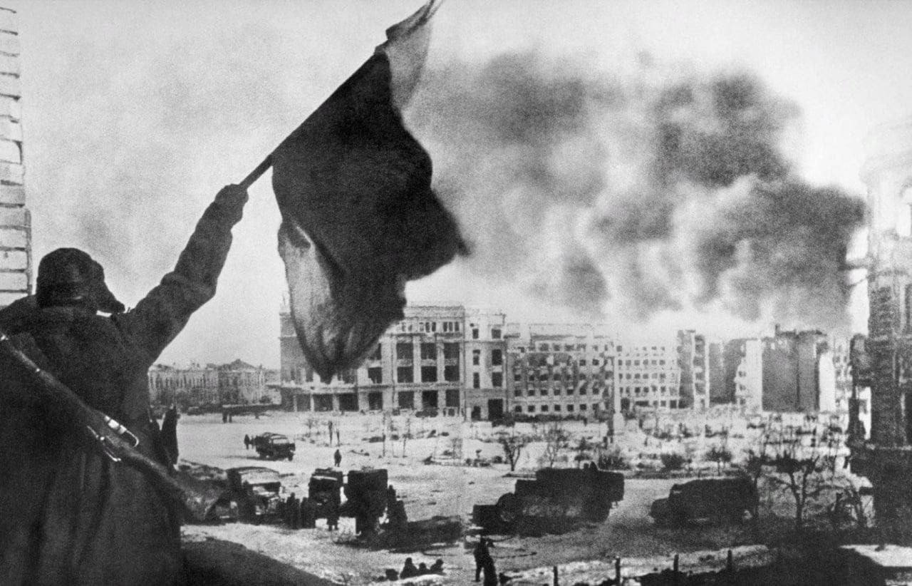 2 февраля в России отмечается День воинской славы – это день разгрома советскими войсками немецко-фашистских войск в Сталинградской битве