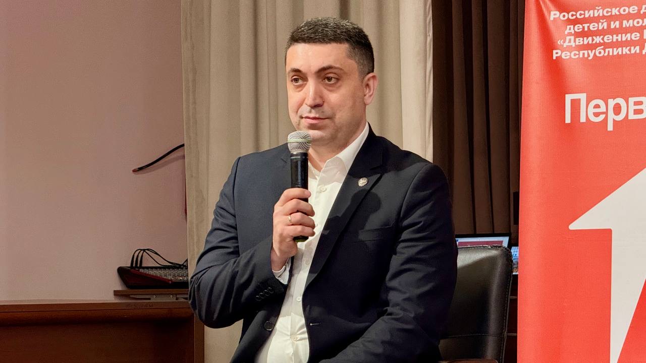 Камил Саидов провел «Классную встречу» с активистами Казбековского района