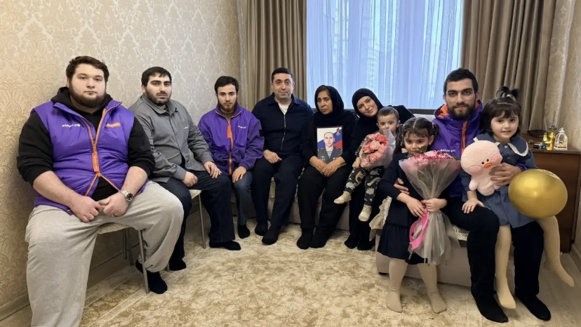 Камил Саидов в преддверии 8 марта посетил семью участника СВО