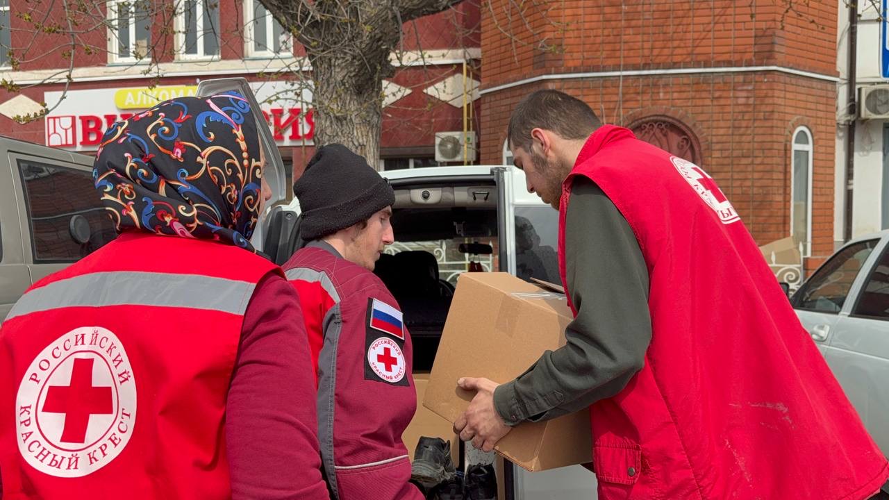 В Махачкале волонтеры проводят масштабную уборку в микрорайоне Пальмира