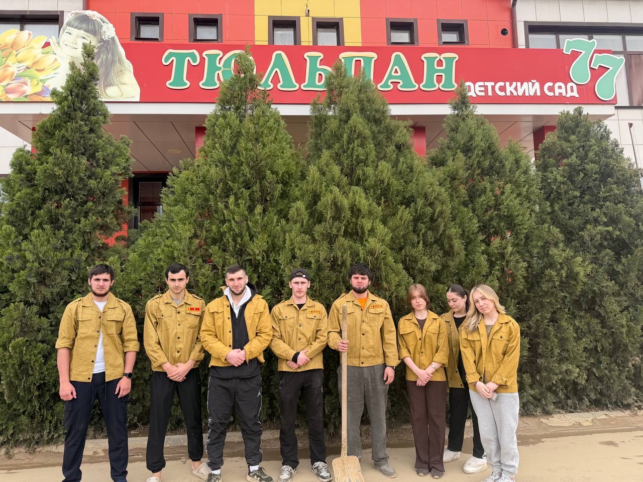 Российские студенческие отряды проводят работу по ликвидации последствий ЧС в Махачкале