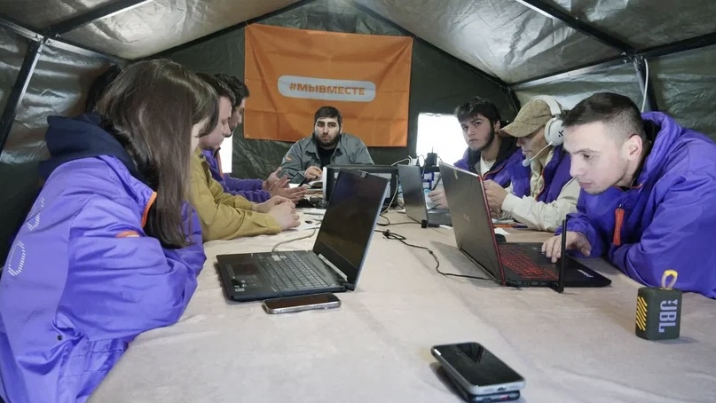 Сплотились перед стихией: депутаты «Единой России» и бизнесмены помогают волонтёрам Дагестана в борьбе с историческим паводком