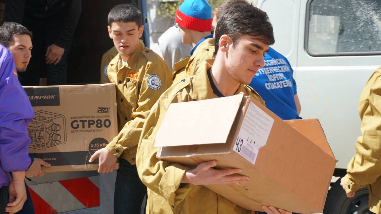 Волонтёры штаба #МЫВМЕСТЕ отрабатывают заявки жителей в пострадавших районах