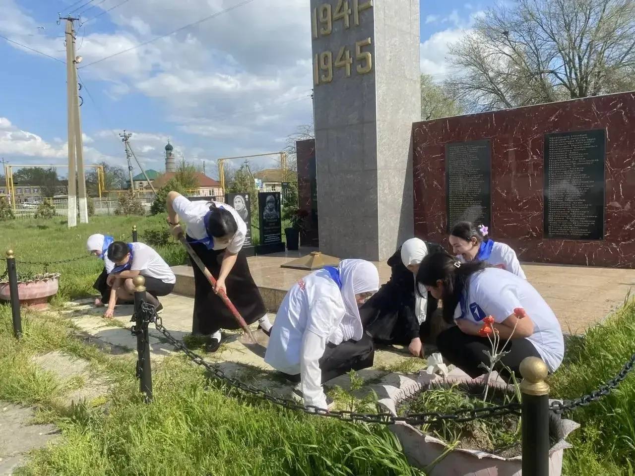 Более 3000 волонтеров приняли участие во Всероссийском субботнике в Дагестане