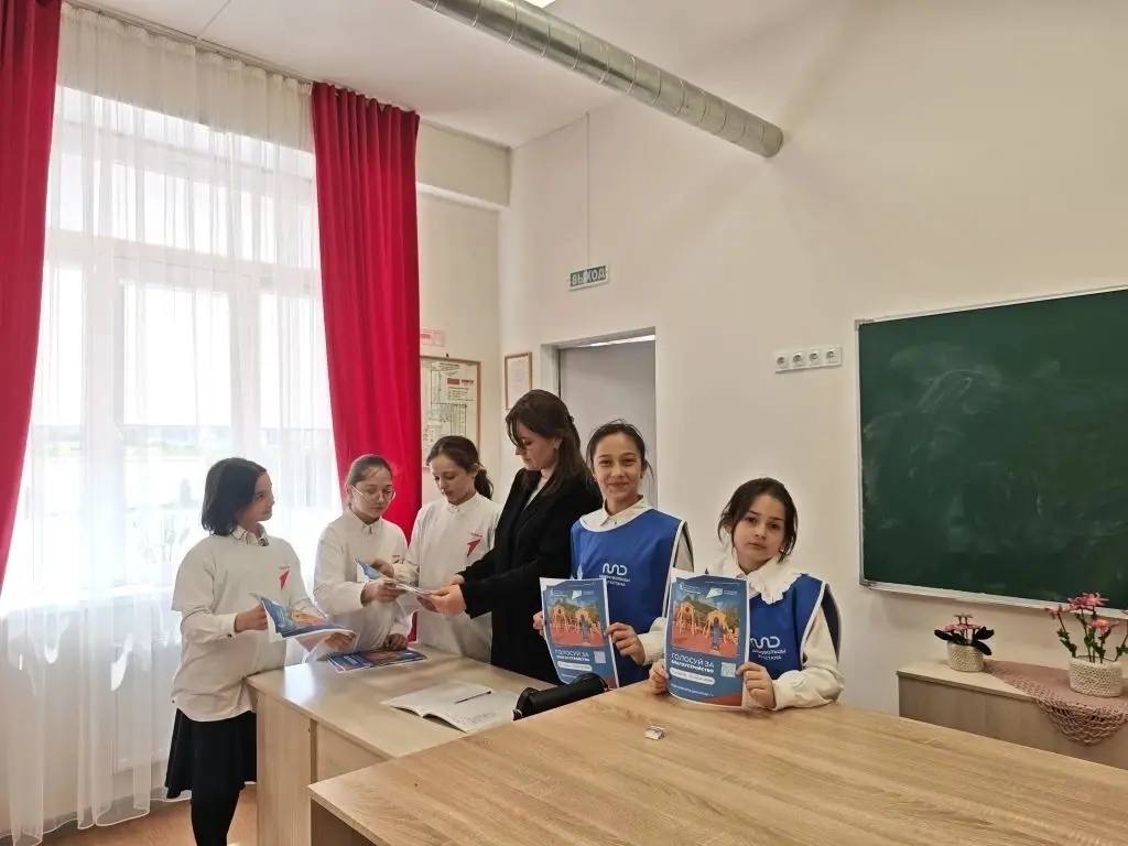 Волонтёры Дагестана помогают в рамках федерального проекта «Формирование комфортной городской среды»