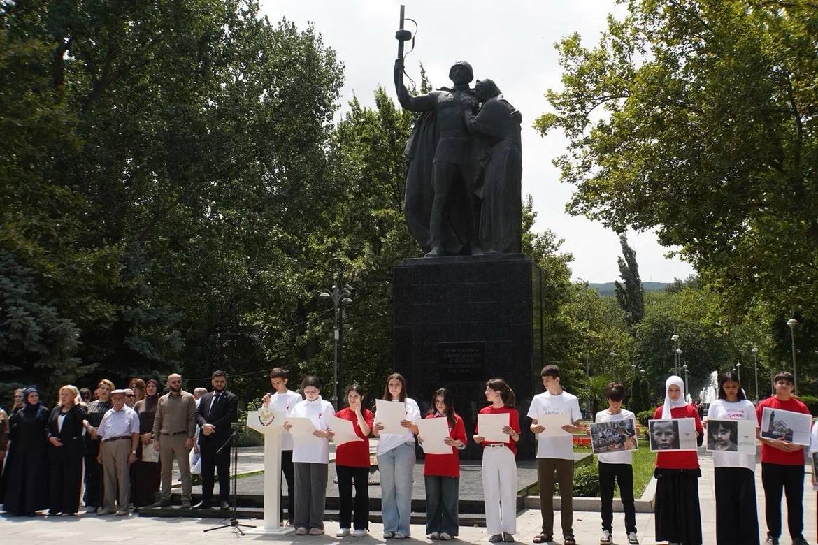 В Махачкале прошла акция-реквием в память о детях – жертвах войны в Донбассе