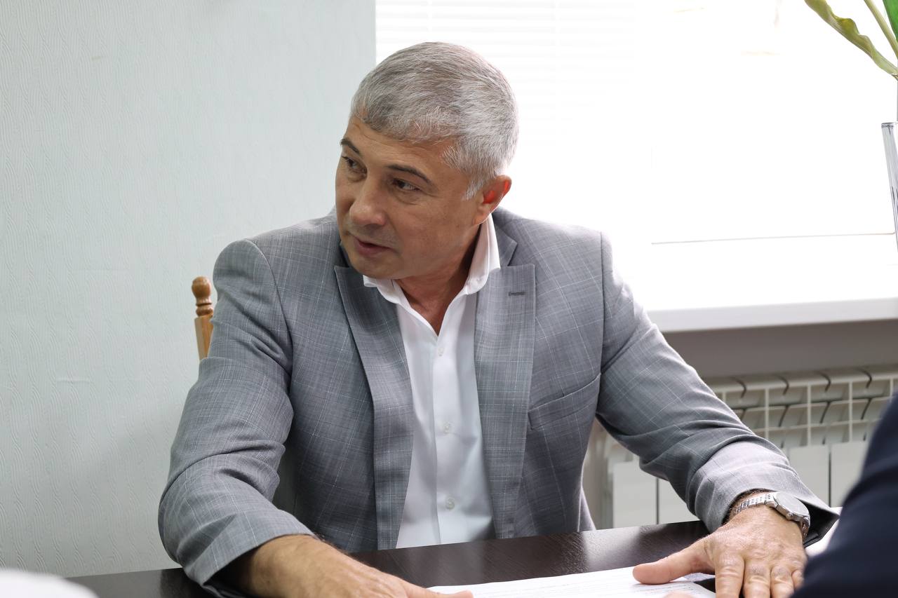 Камил Саидов обсудил вопросы молодежной политики с Главой Кизлярского района