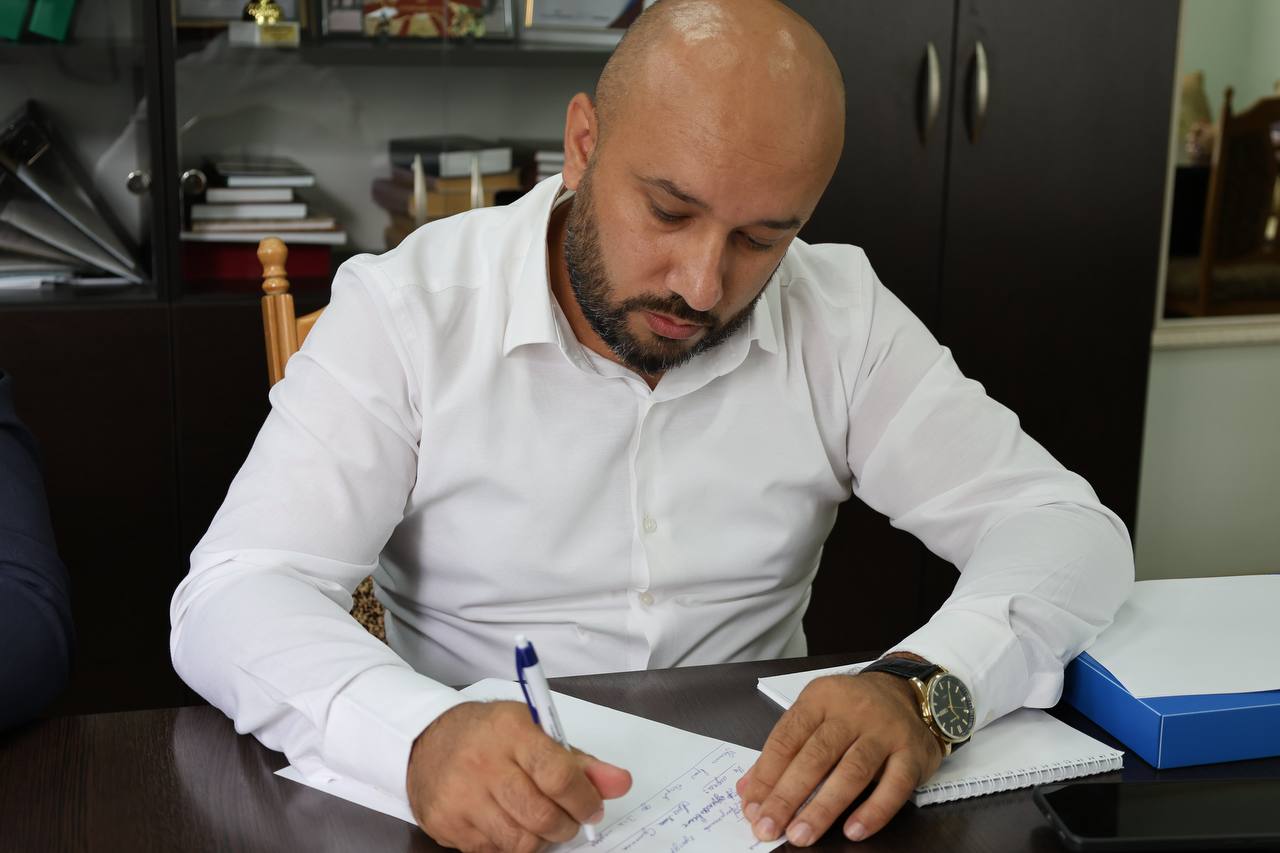 Камил Саидов обсудил вопросы молодежной политики с Главой Кизлярского района