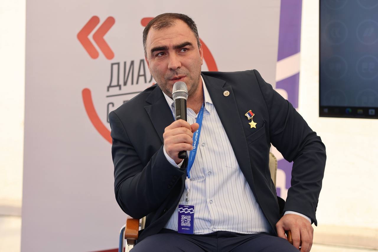 «Подвиги наших отцов и дедов — фундамент для новых поколений»,– Энвер Набиев о важности диалога с молодёжью