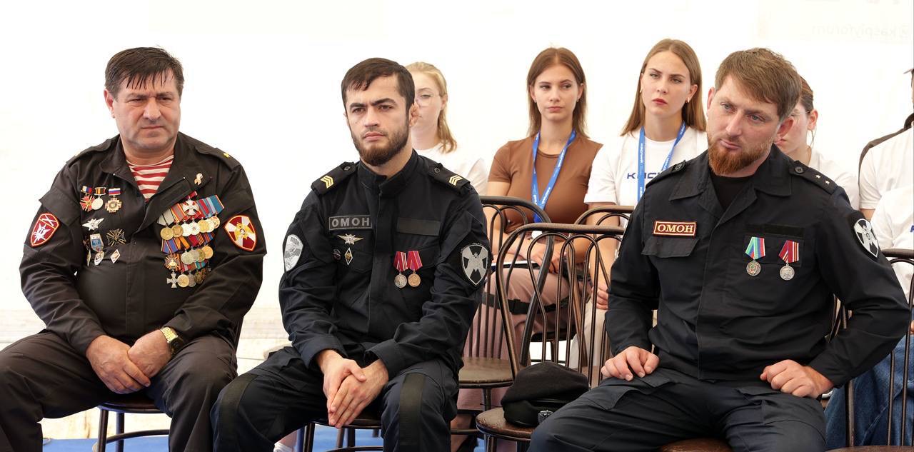 «Подвиги наших отцов и дедов — фундамент для новых поколений»,– Энвер Набиев о важности диалога с молодёжью