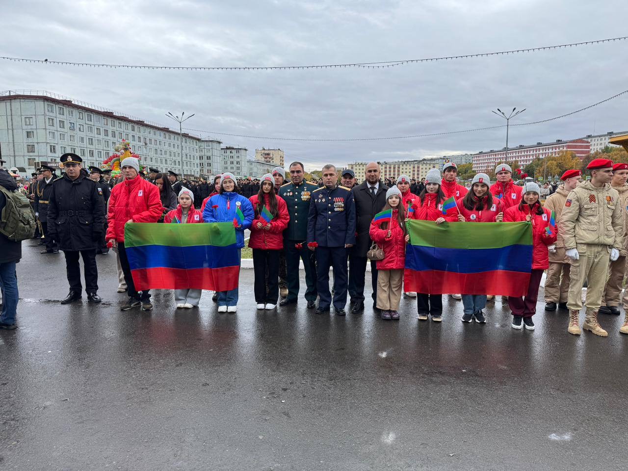 Школьники Дагестана приняли участие в открытии памятника легендарному подводнику Магомету Гаджиеву в городе морской доблести Гаджиево, Мурманская область