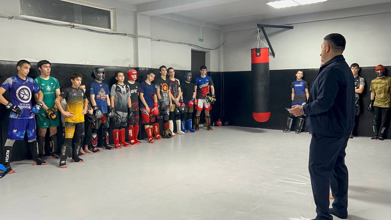 Камил Саидов встретился со спортивной молодежью в Махачкале