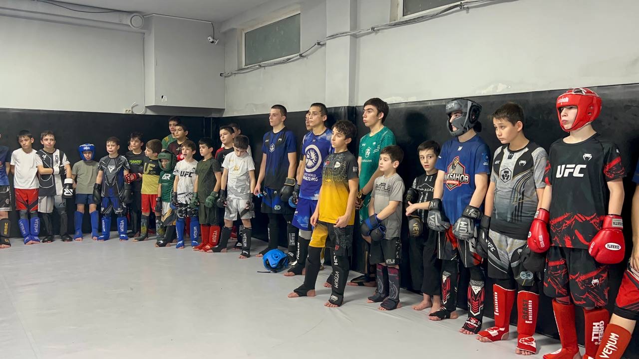 Камил Саидов встретился со спортивной молодежью в Махачкале