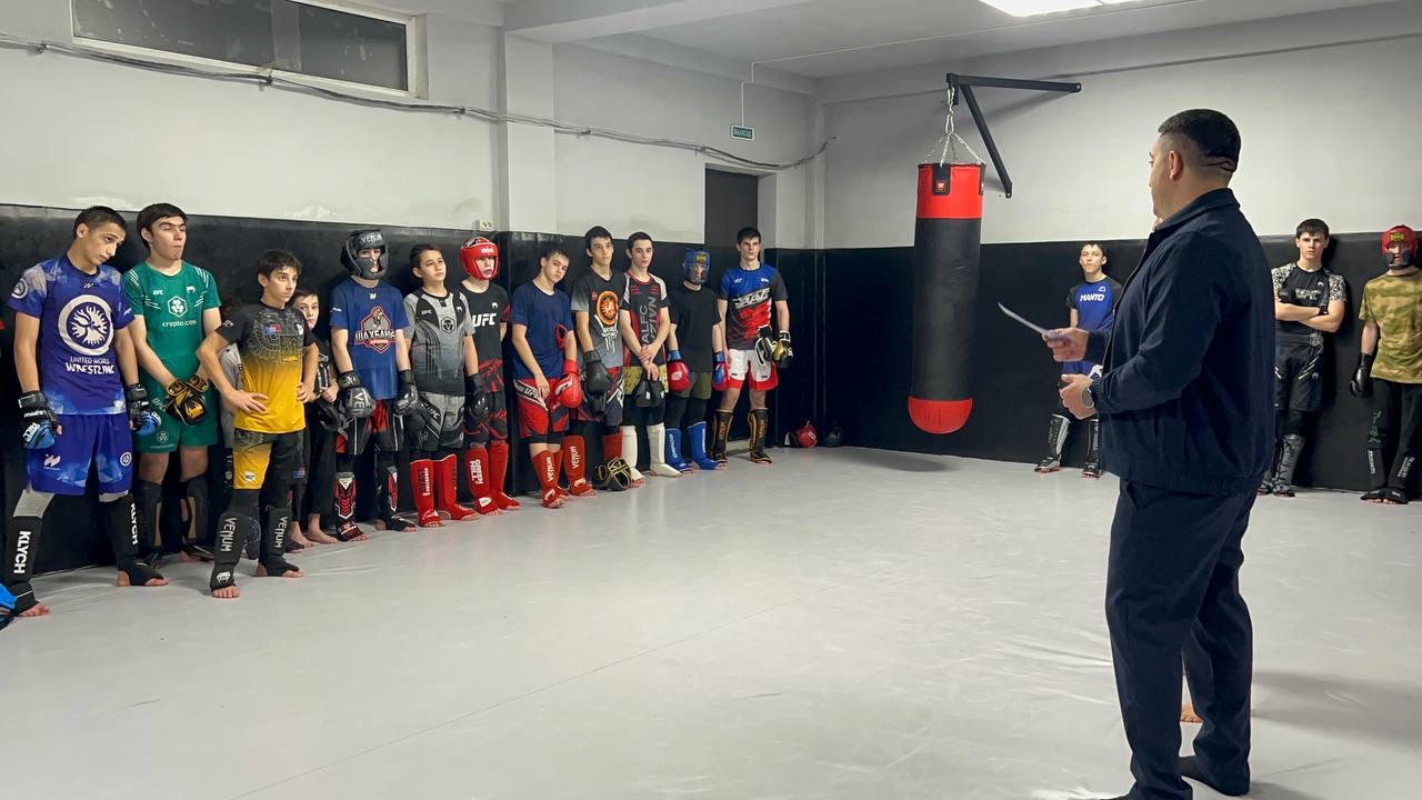 Камил Саидов встретился со спортивной молодежью в Махачкале