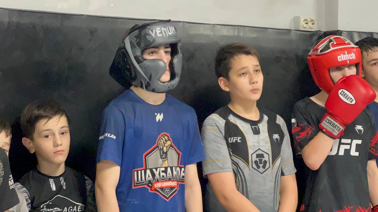 Камил Саидов встретился со спортивной молодежью в Махачкале