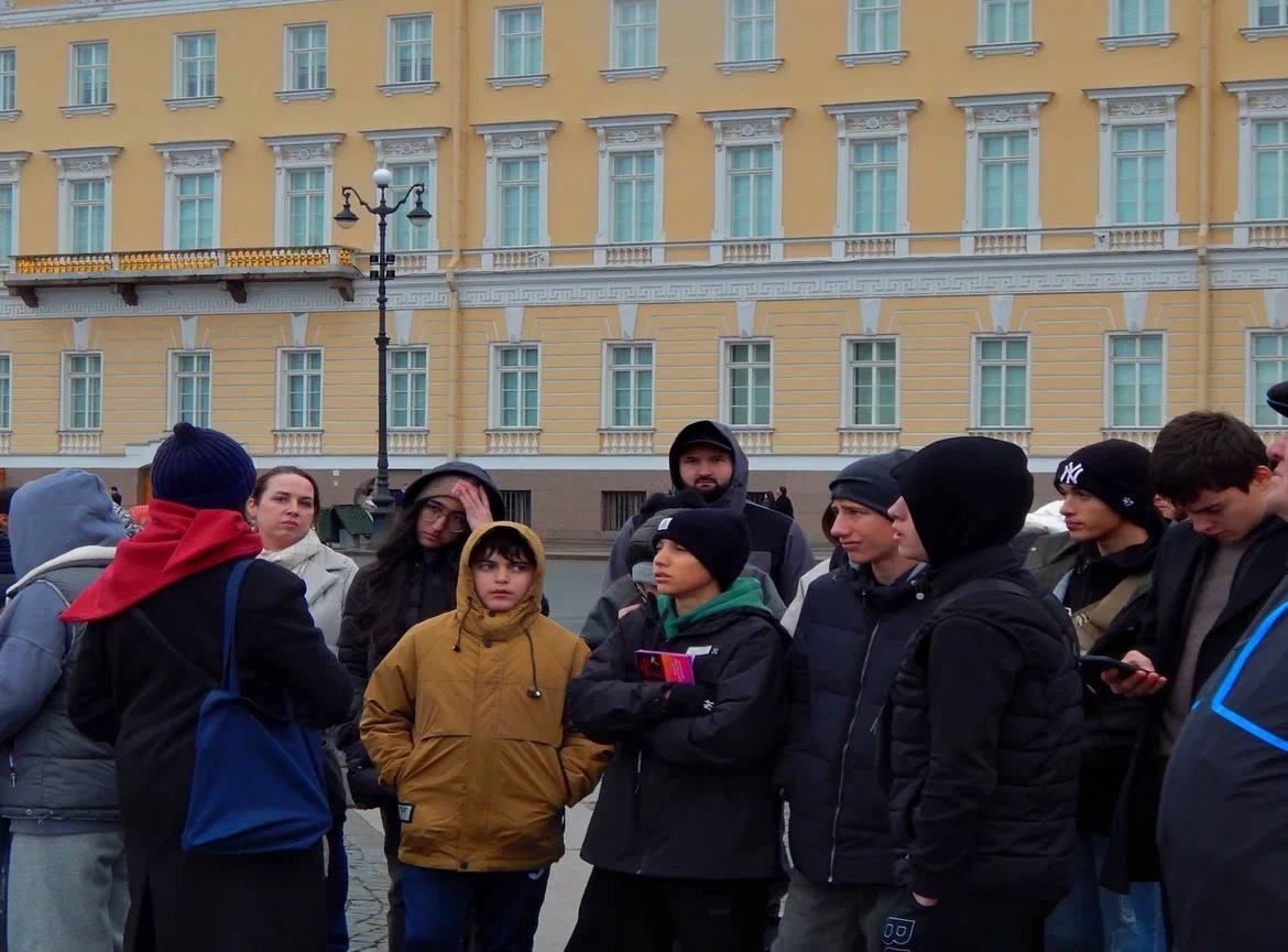 Школьники и студенты Дагестана посетили места боевой славы в Санкт-Петербурге
