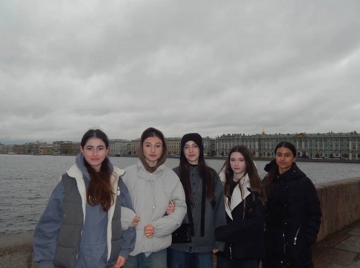 Школьники и студенты Дагестана посетили места боевой славы в Санкт-Петербурге