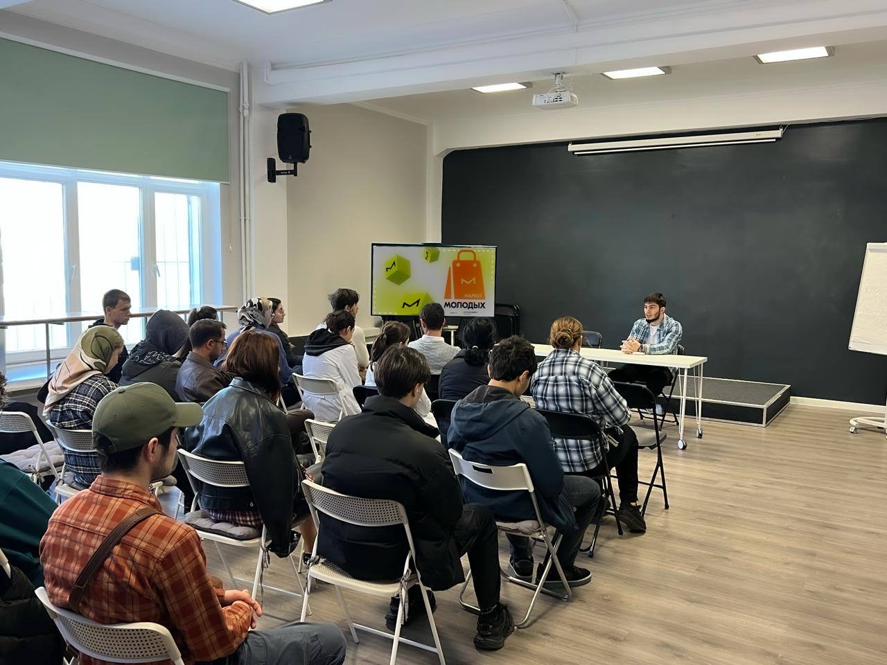 Минмолодежи РД продолжает цикл встреч по развитию молодёжного предпринимательства