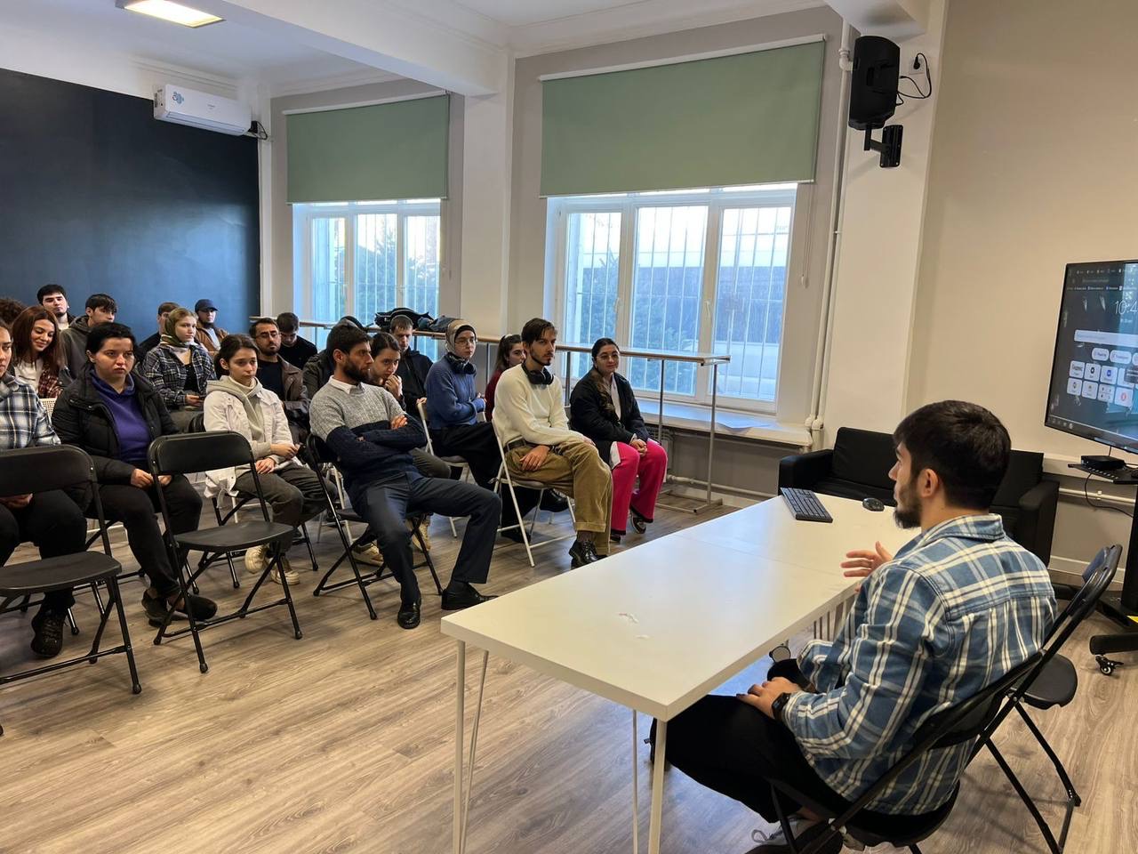 Минмолодежи РД продолжает цикл встреч по развитию молодёжного предпринимательства