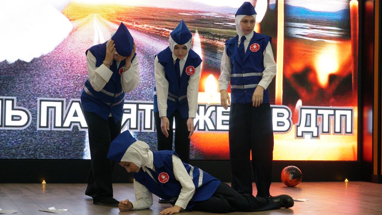 В Махачкале почтили память жертв дорожно-транспортных происшествий