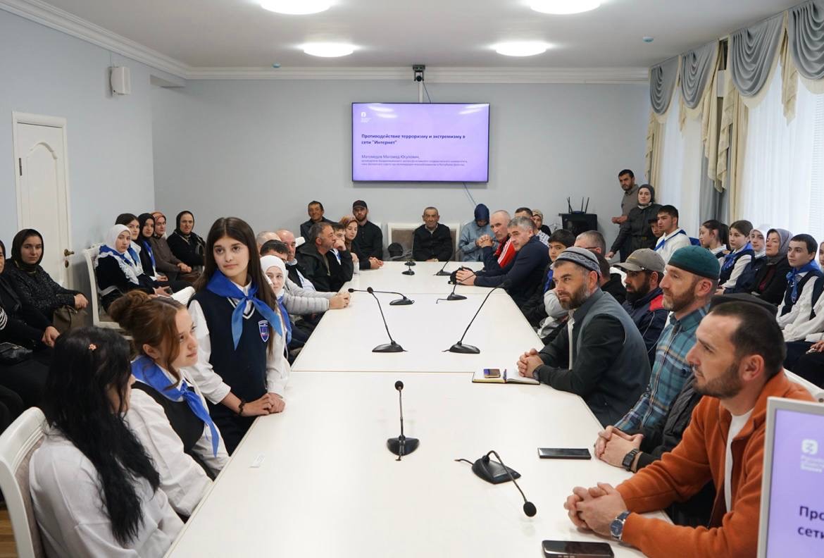 В Хунзахском районе обсудили информационную безопасность и духовно-нравственное воспитание молодежи