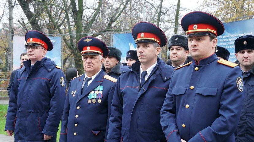 В Махачкале почтили память героев в День Неизвестного Солдата