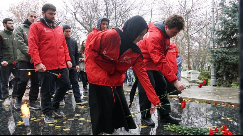 В Махачкале почтили память героев в День Неизвестного Солдата