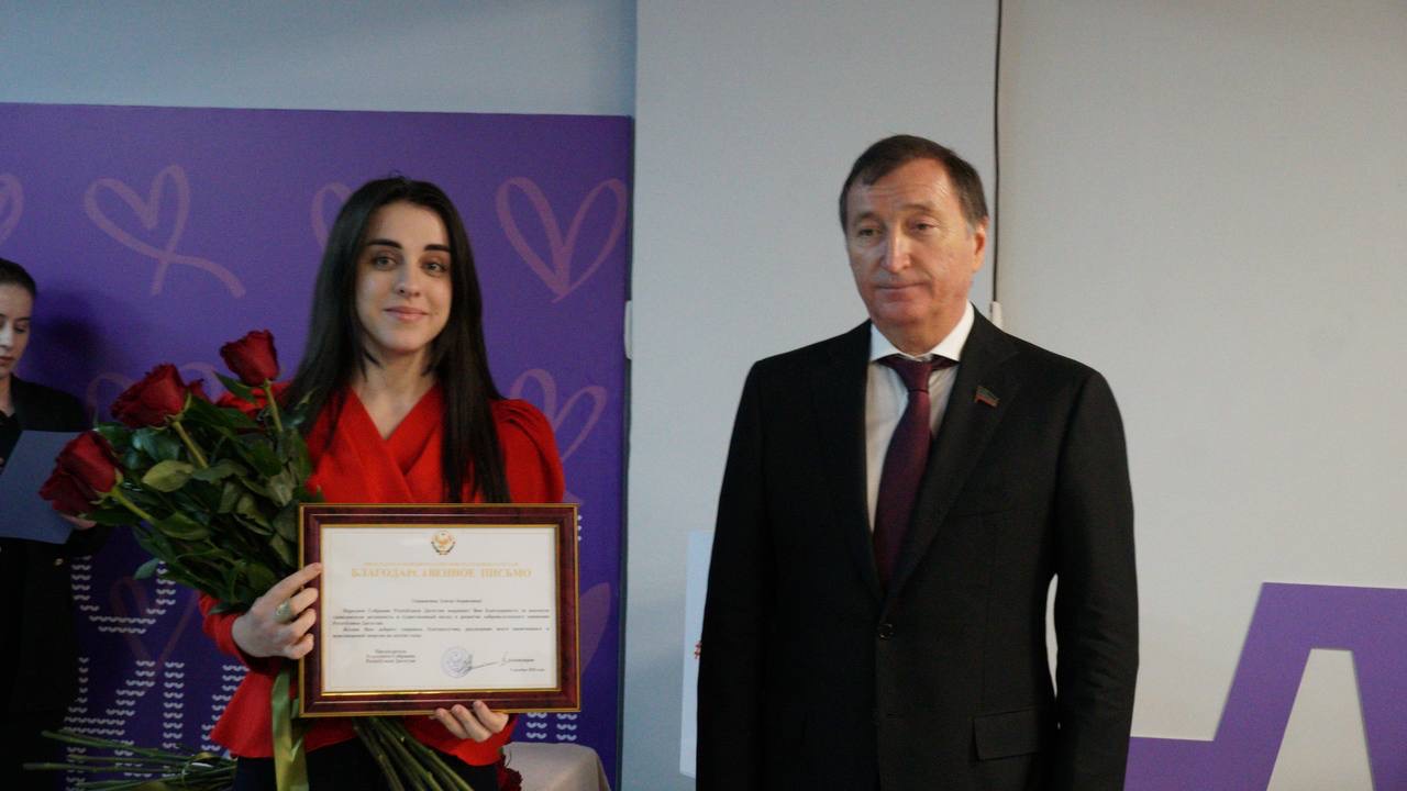 Председатель Народного Собрания РД Заур Аскендеров посетил Республиканский молодёжный центр в рамках Дня добровольца