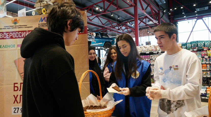 В Махачкале прошла Всероссийская акция памяти «Блокадный хлеб»