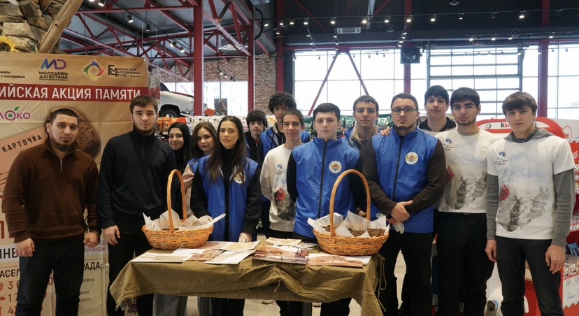 В Махачкале прошла Всероссийская акция памяти «Блокадный хлеб»