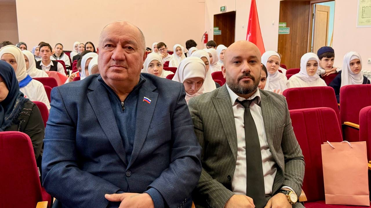 Камил Саидов провел «Классную встречу» с активистами Казбековского района