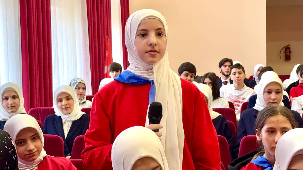 Камил Саидов провел «Классную встречу» с активистами Казбековского района