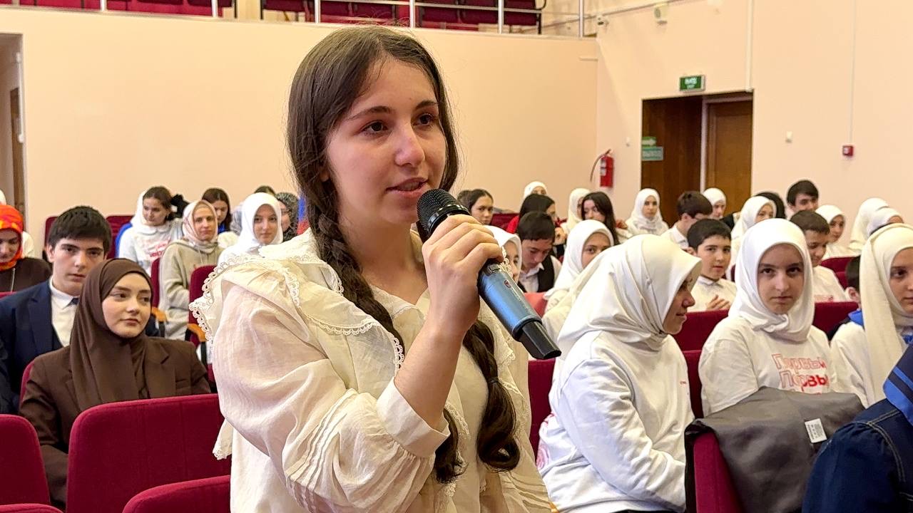 Камил Саидов провел «Классную встречу» с активистами Казбековского района