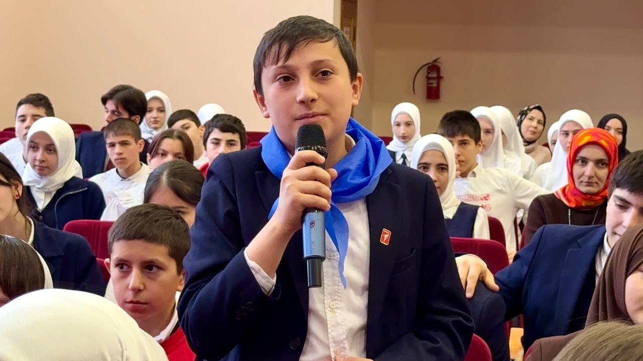 Камил Саидов провел «Классную встречу» с активистами Казбековского района