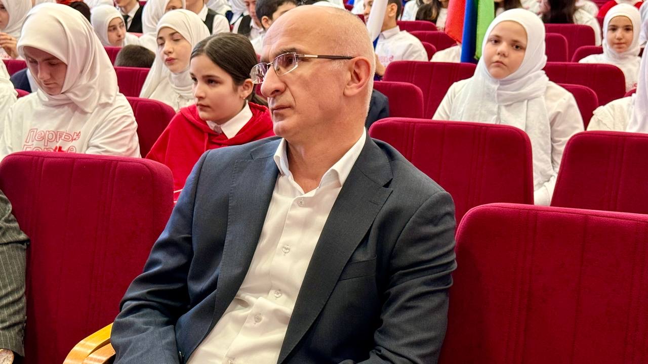 Камил Саидов провел «Классную встречу» с активистами Казбековского района