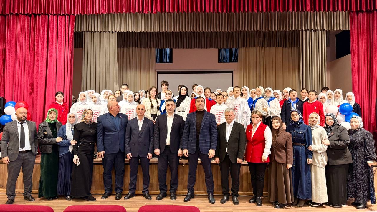 Камил Саидов провел «Классную встречу» с активистами Казбековского района