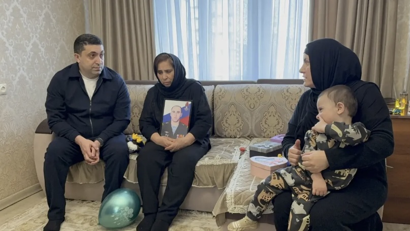 Камил Саидов в преддверии 8 марта посетил семью участника СВО