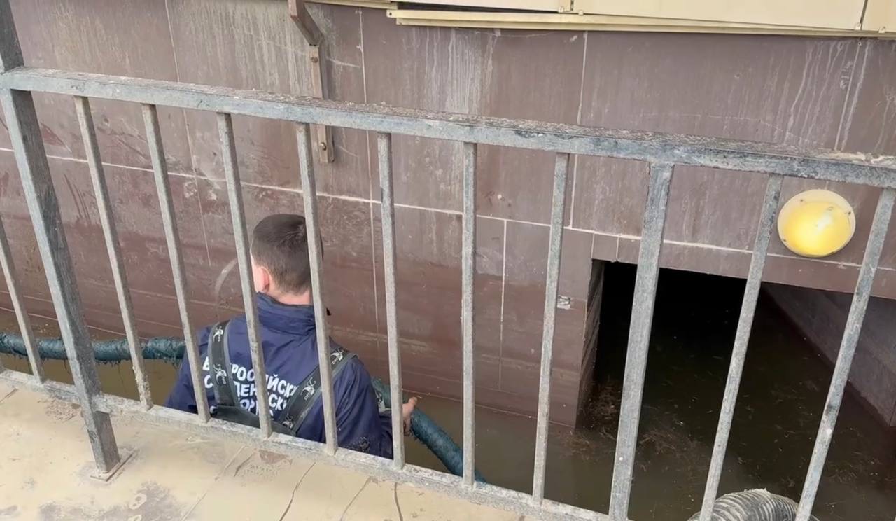 В Махачкале волонтеры проводят масштабную уборку в микрорайоне Пальмира