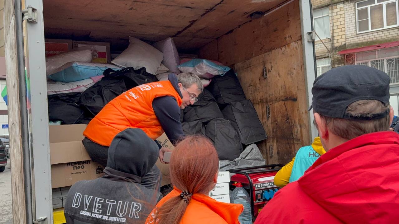 Волонтёры штаба #МЫВМЕСТЕ раздали жителям Махачкалы 13 тонн питьевой воды